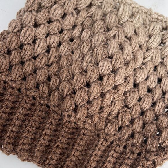 Handmade Napper bun beanie ponytail stocking cap one size NEW - Picture 2 of 8